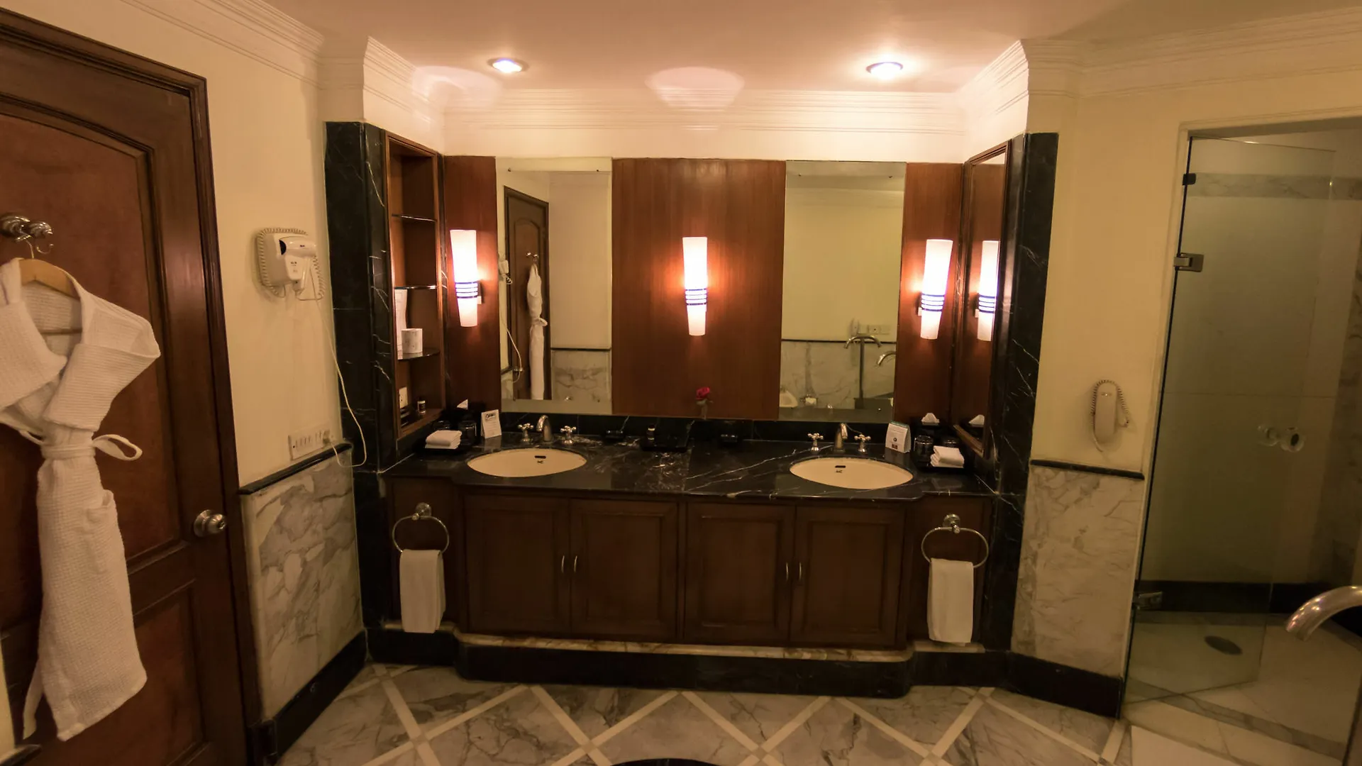 Hotel The Bristol Gurgaon